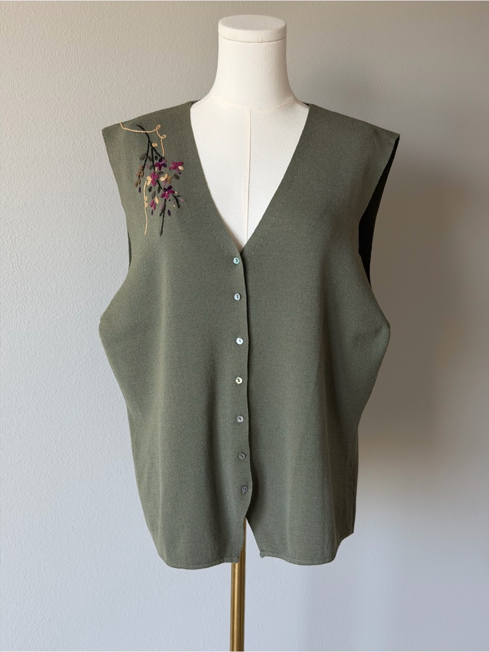 Vintage Koret Sage Green Embroidered Floral V-Neck Button Knit Vest - L